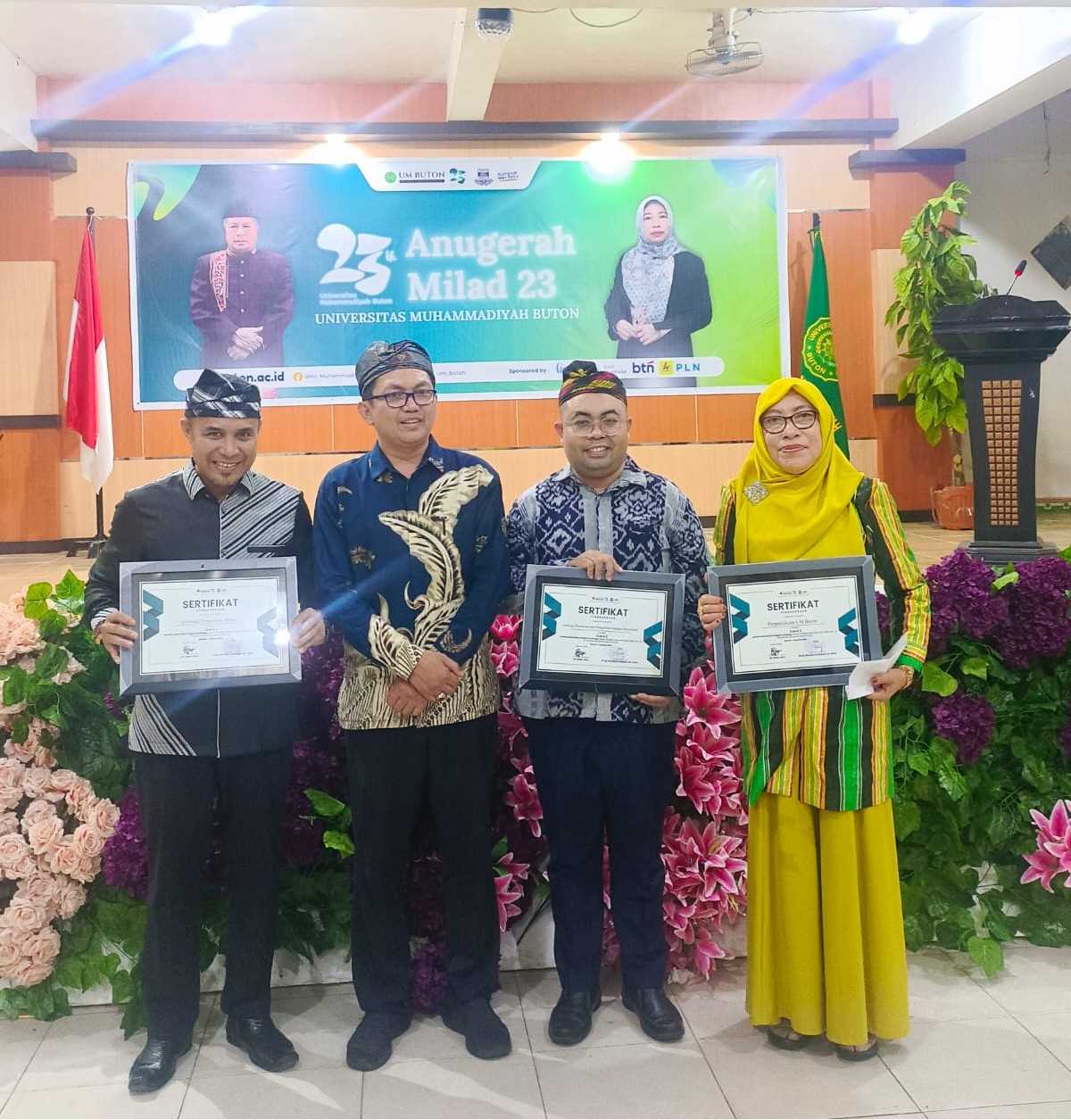 Perpustakaan Universitas Muhammadiyah Buton menerima sertifikat penghargaan sebagai juara 3  dalam lomba kebersihan tingkat lembaga